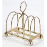 A GEORGE V SILVER FIVE HOOP WIREWORK TOAST RACK, 10.5CM H, BIRMINGHAM 1920, 3OZS 12DWTS