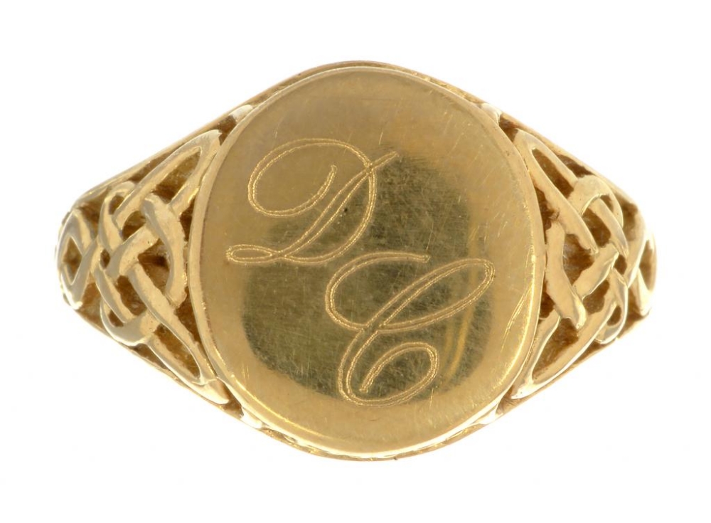 A 9CT GOLD SIGNET RING, 4.7G