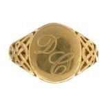 A 9CT GOLD SIGNET RING, 4.7G