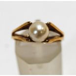 A single stone cultured pearl ring, stamped '9ct', finger size P, 2.