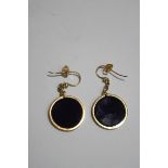 A pair of 9ct gold onyx earrings, London 1977, the hardstone discs to a plain mount, 4.