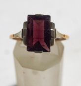 A garnet single stone ring, stamped '9ct, finger size Q1/2, 2.