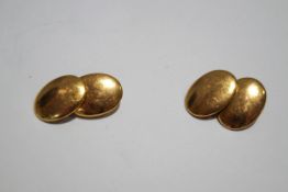 A pair of 15 carart gold cufflinks, London 1925, of plain oval panels with oval connector links,