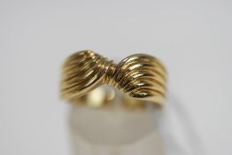 A 9 carat gold dress ring, finger size O, 4.