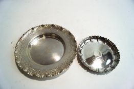 A laet Victorian circular silver butter dish, by Lee & Wigfull, Sheffield 1896, lacking glass bowl,