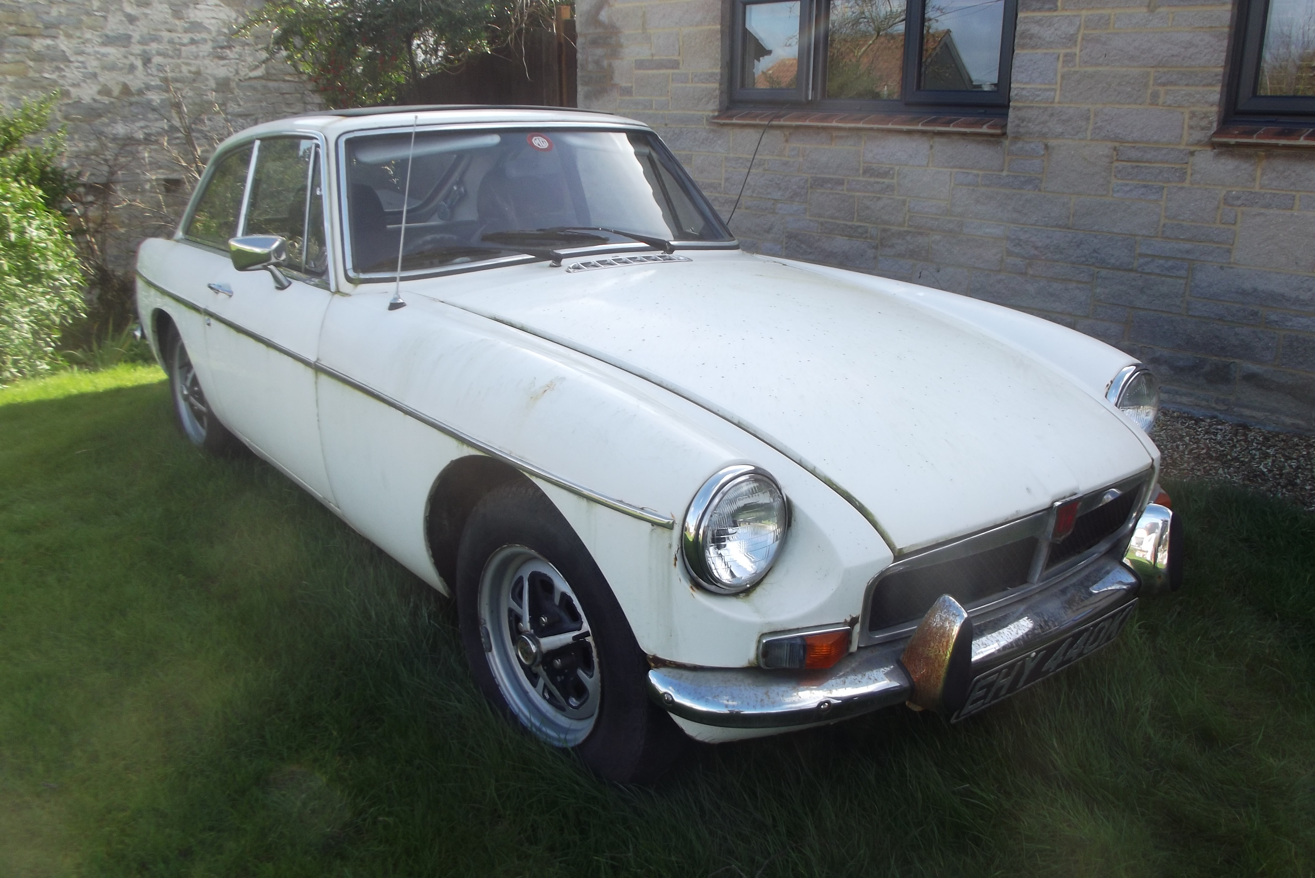 A 1971 MGBGT, registration number EHY 440K, chassis number GHD-5267324G, white. - Image 2 of 4