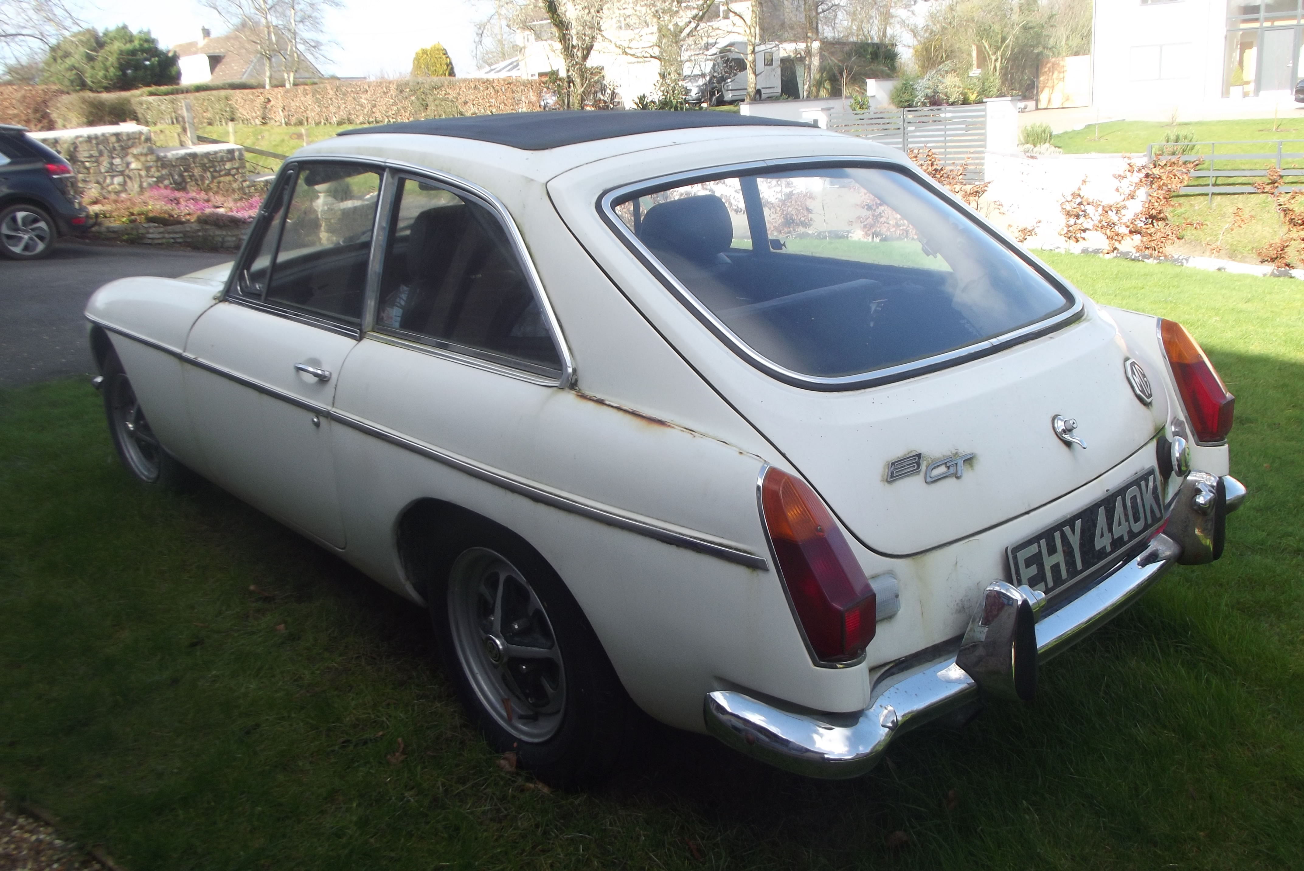 A 1971 MGBGT, registration number EHY 440K, chassis number GHD-5267324G, white. - Image 4 of 4