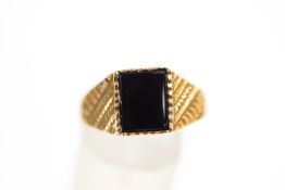 A 9 carat gold onyx set signet ring, finger size W, 3.
