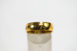 An 18 carat gold plain wedding ring, 6.