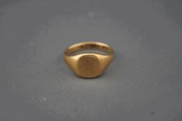 A 9 carat gold signet ring, finger size M, 3.
