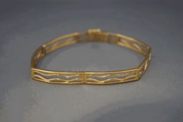 A 9 carat gold bracelet, composed of pierced panels, 19.