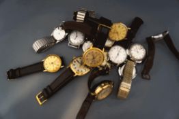 A collection of fourteen vintage gentlemen's mechanical wrist watches