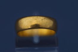 A 22 carat gold plain wedding ring, finger size L, 4.