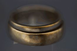 A two part ring, marked '585' and 'Kupon', finger size U1/2,