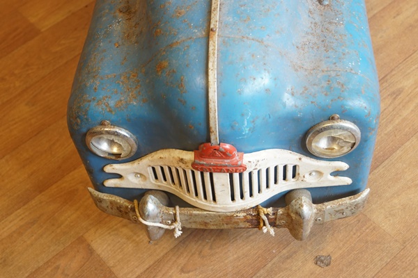 A 1950's Tri-ang child's pedal car, with working 'radio', - Image 4 of 6