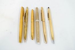 A Sheaffer fountain pen with textured cream and gold tone body,