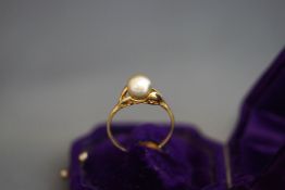 A single stone cultured pearl ring, stamped '14K', the greyish pearl of approximately 7 mm diameter,