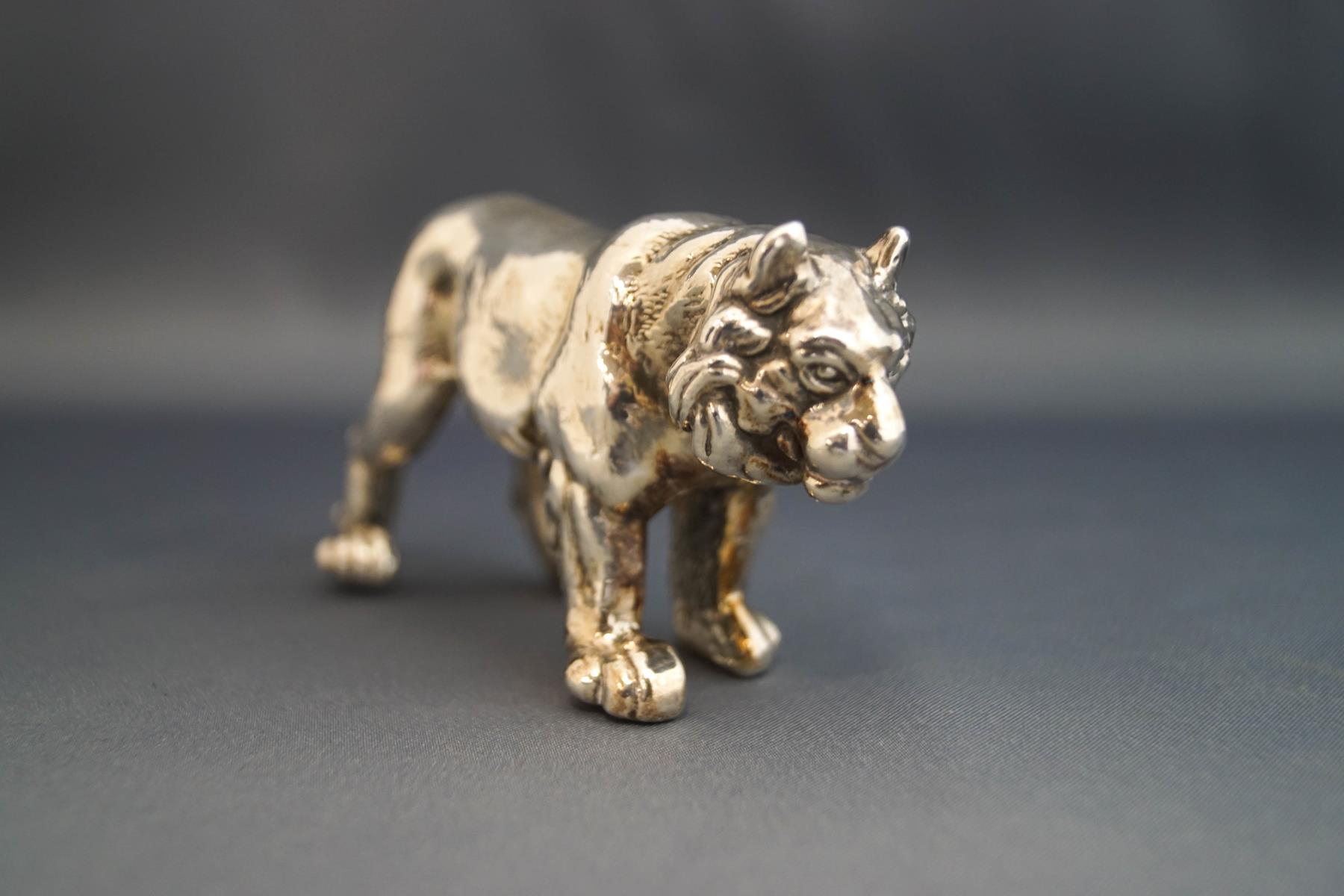 A model of a big cat, stamped '925', probably filled, 10.