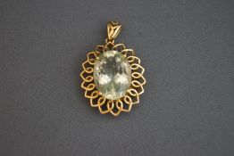 An aquamarine pendant, stamped '9k', the oval cut in a wire mount, 4.