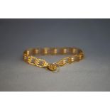 A 9 carat gold bracelet, of four bar gate links, 4.