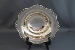 A silver fruit bowl, by Adie Brothers Co Ltd, Birmingham 1933, 22 cm diameter, 323 g (10.
