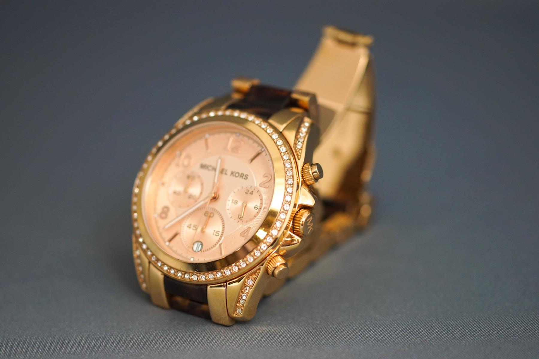 Michael Kors, a plated and tortoiseshell effect bracelet chronograph wristwatch, - Image 3 of 5