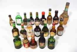 A quantity of alcohol miniatures,