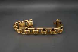 A 9 carat gold bracelet, of alternating open rectangular and reeded links, 46.