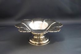 A silver bowl, Sheffield 1916, of octafoil outline, on a spreading foot, 19 cm across,