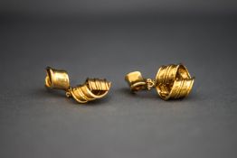 A pair of 9 carat gold drop earrings, 5.