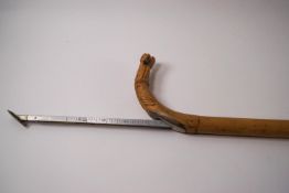 A bamboo horse measuring stick,