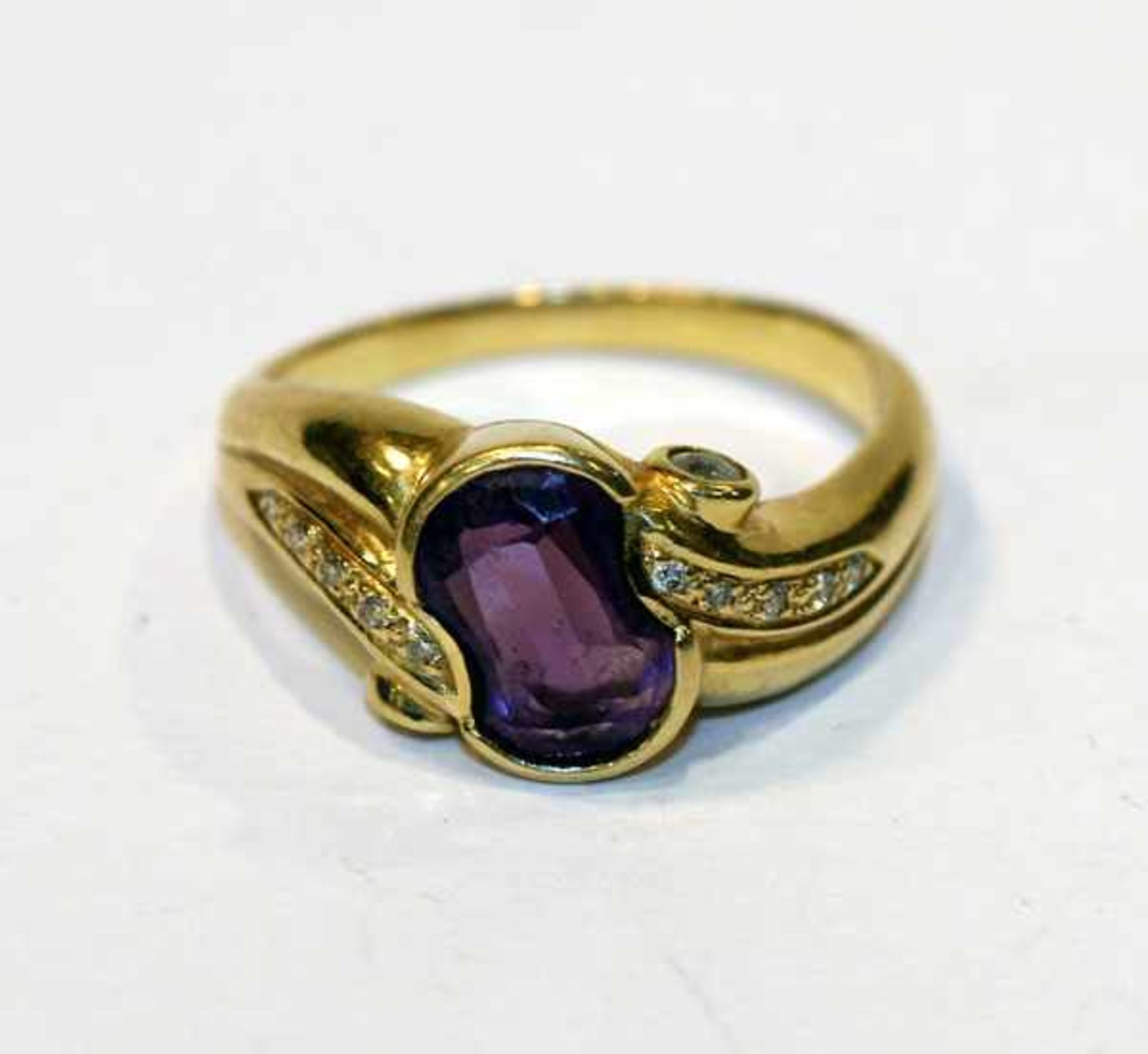 18 k Gelbgold Ring mit Amethyst und Diamanten, Gr. 58, 6 gr.