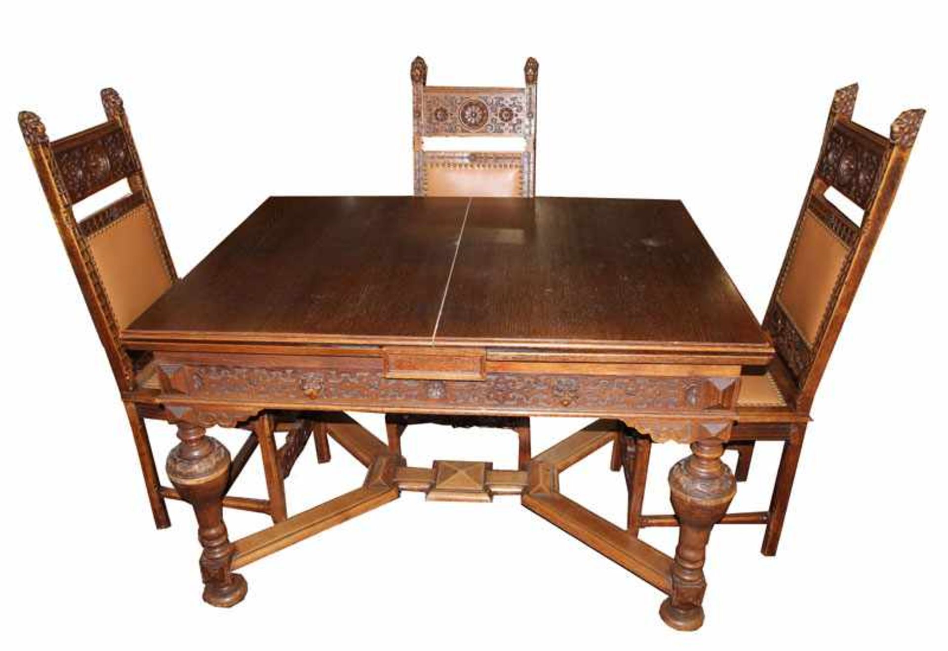 Tisch, Eiche, um 1890, teils beschnitzt und gedrechselt, ausziehbar, H 80 cm, L 130 cm, ausgezogen