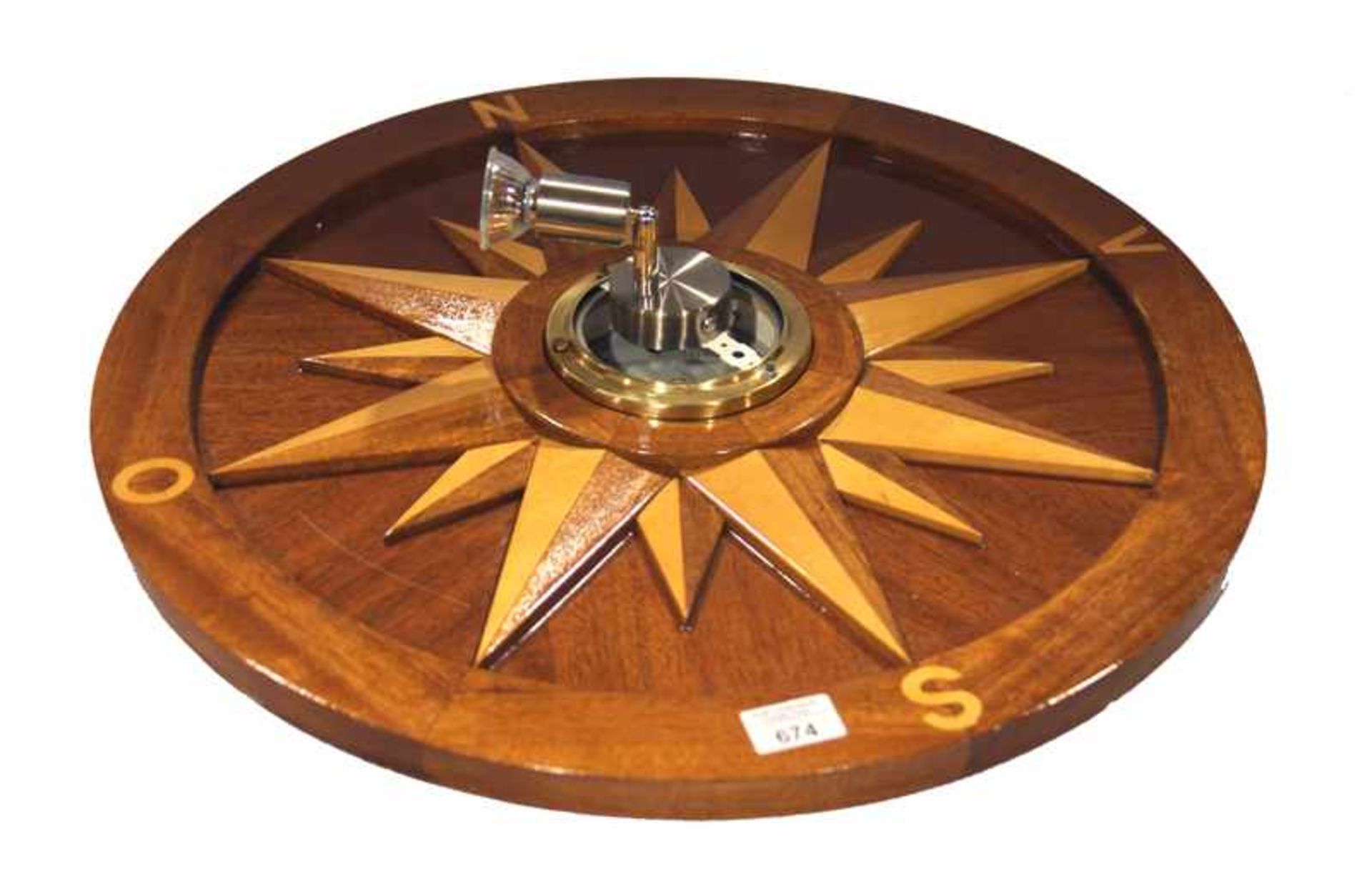 Schiffskompass Holzplatte, intarsiert, zur Deckenlampe umgebaut, D 60 cm