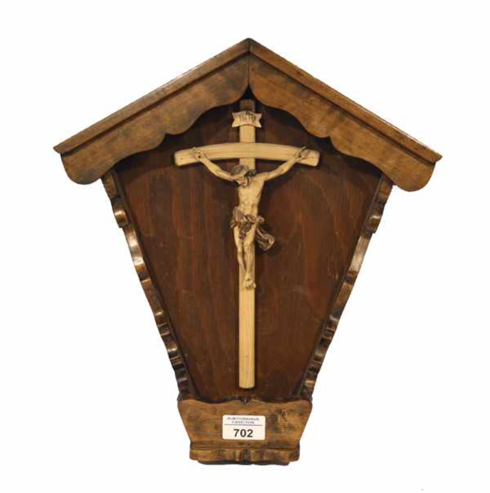 Wegkreuz Miniatur mit Holzkreuz und Korpus Christi, H 37 cm, B 35 cm, T 6 cm