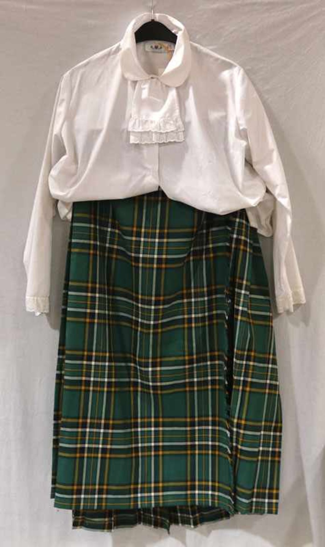 Schottischer Damenkilt, grün/kariert, Gr. 46, und passende Bluse