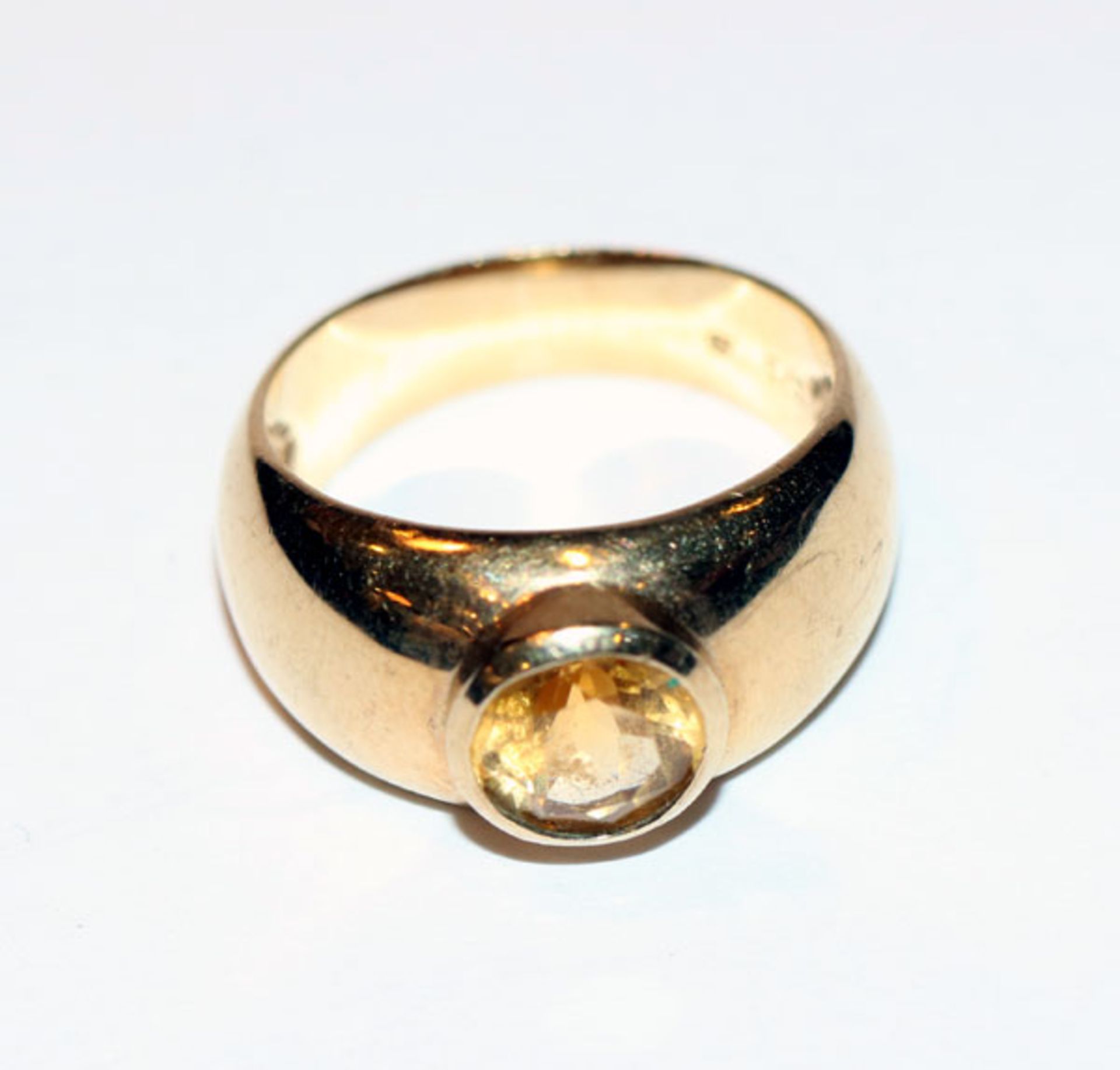 9 k Gelbgold Ring mit Topas, 5,1 gr., Gr. 53