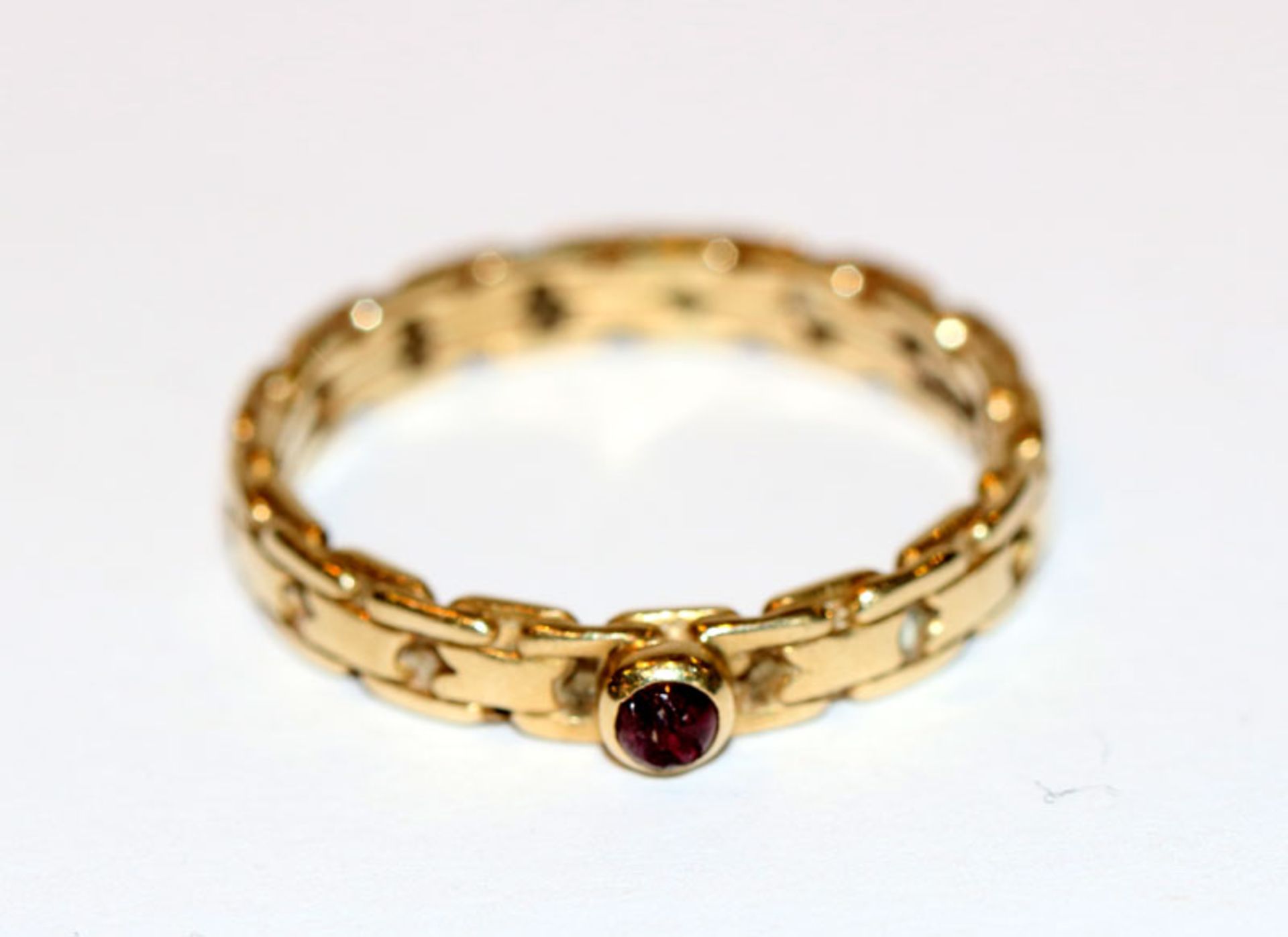 14 k Gelbgold Ring in Kettenoptik mit kleinem Rubin, beschädigt, Gr. 56, 3,3 gr.