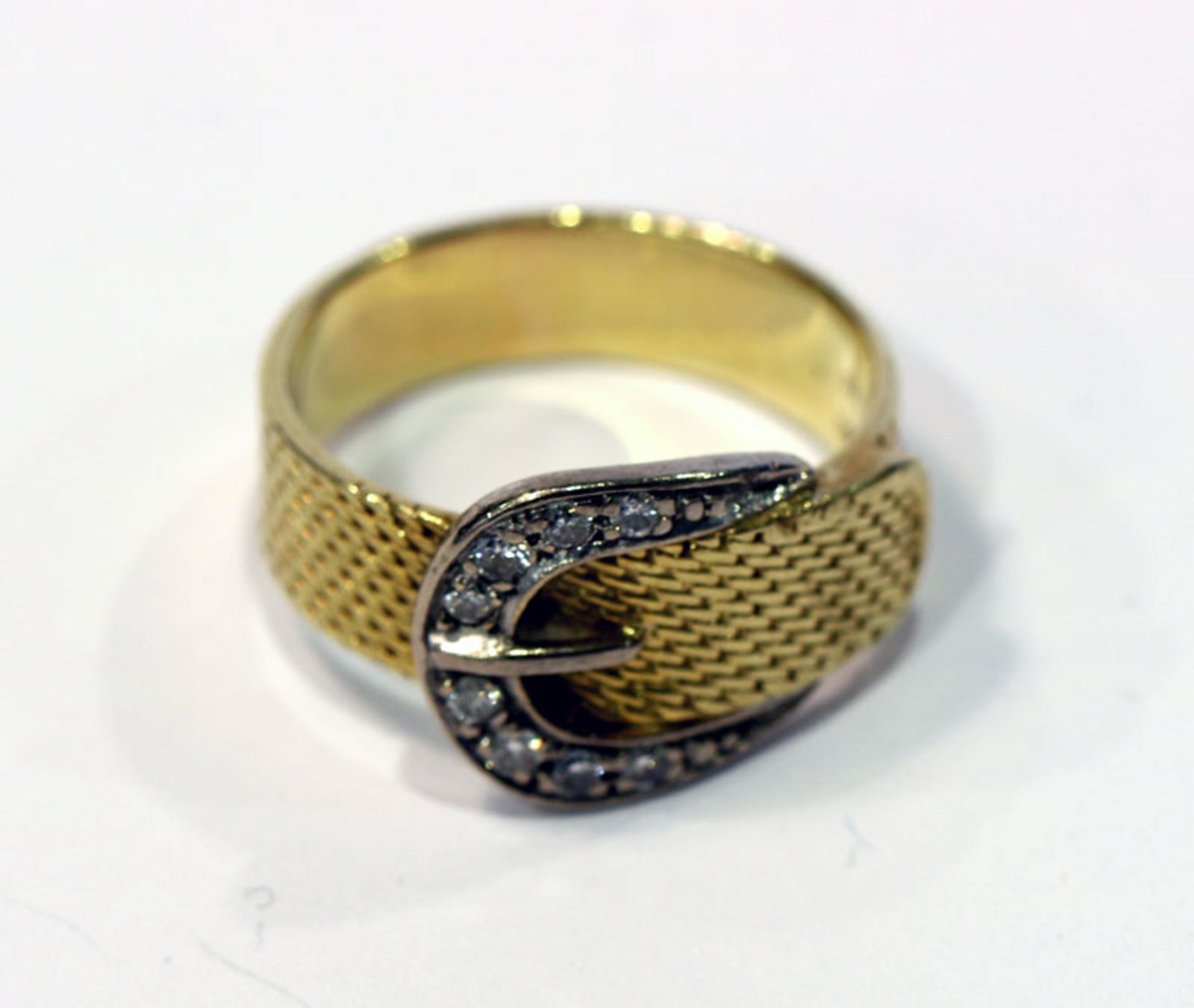 14 k Gelbgold Ring in Form einer Gürtelschließe mit in Weißgold gefaßten Diamanten, 6 gr., Gr. 55