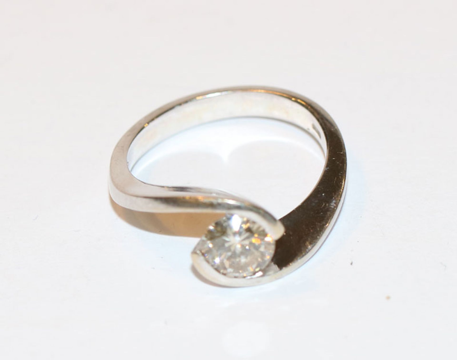 18 k Weißgold Ring mit 0,83 ct. Diamant, Gr. Gr. 54, mit Expertise