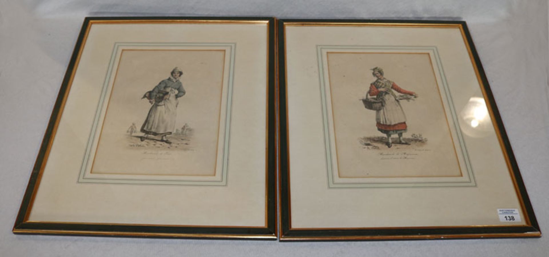 2 colorierte Lithographien 'Marktfrauen mit Fisch', von Ant. Charles Horace Vernet, gen. Carle, um