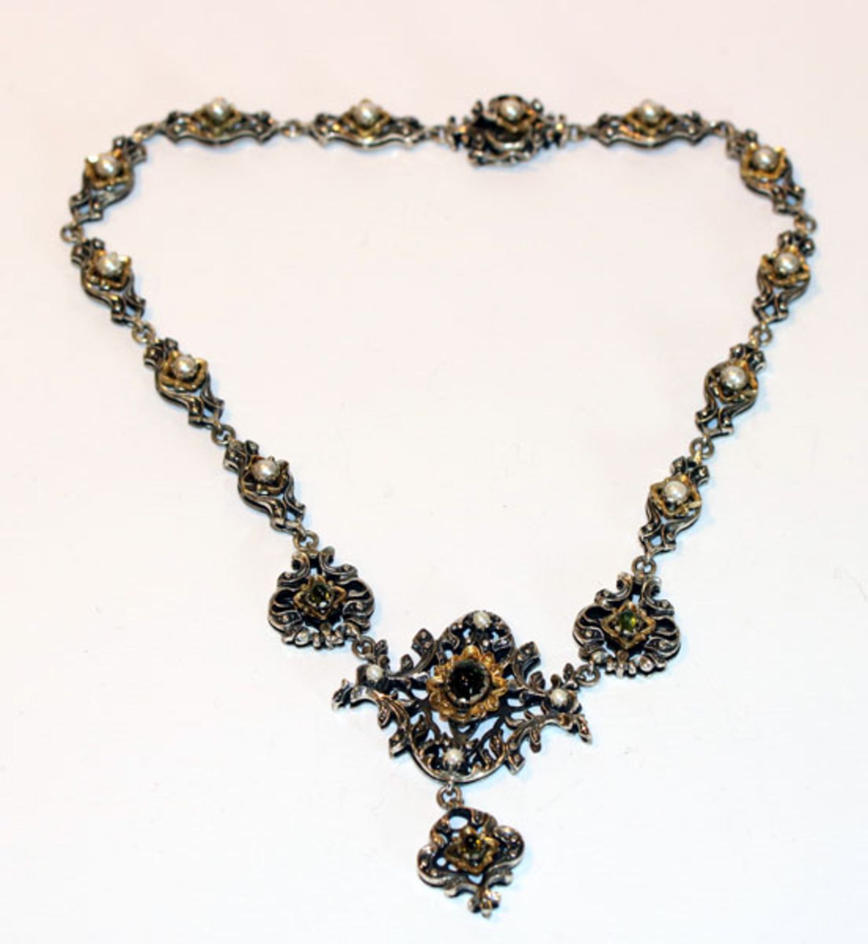 Silber Trachten Collier, teils vergoldet mit Farbsteinen und Perlchen, L 40 cm