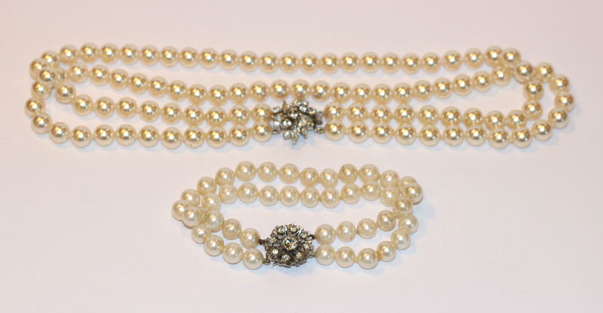 Modeschmuck Perlencollier, 2-reihig, L 40 cm, und Armband, 2-reihig, L 15 cm, Silberschließen