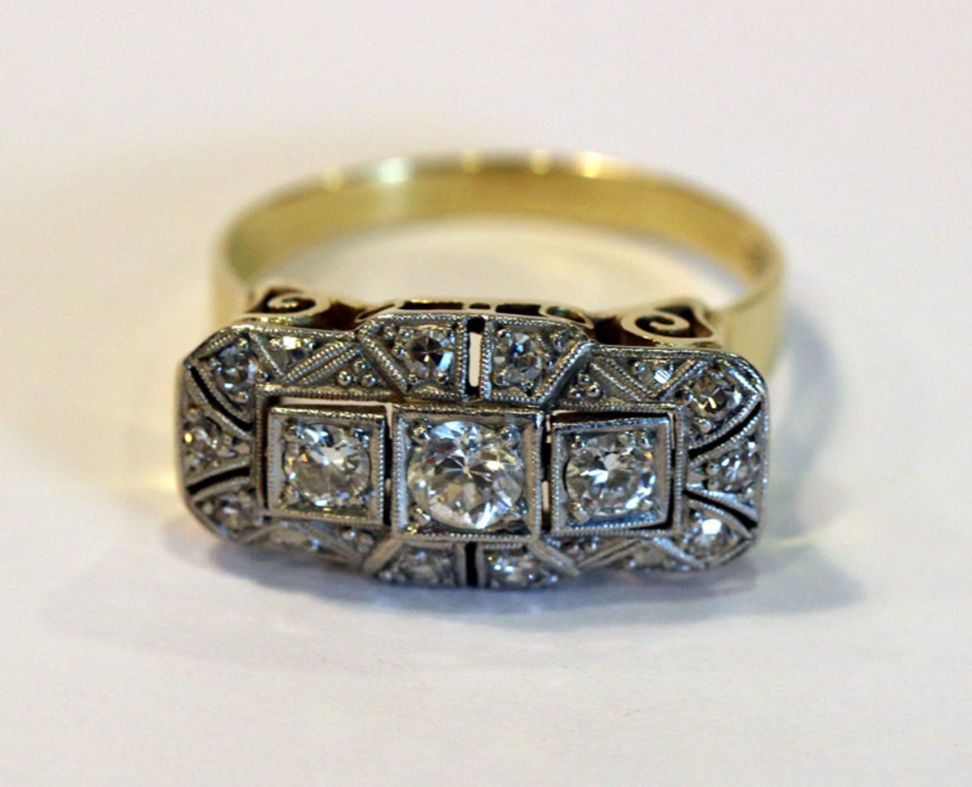 14 k Gelb- und Weißgold Ring mit 17 Diamanten, schöne Handarbeit um 1920/30, Gr. 63