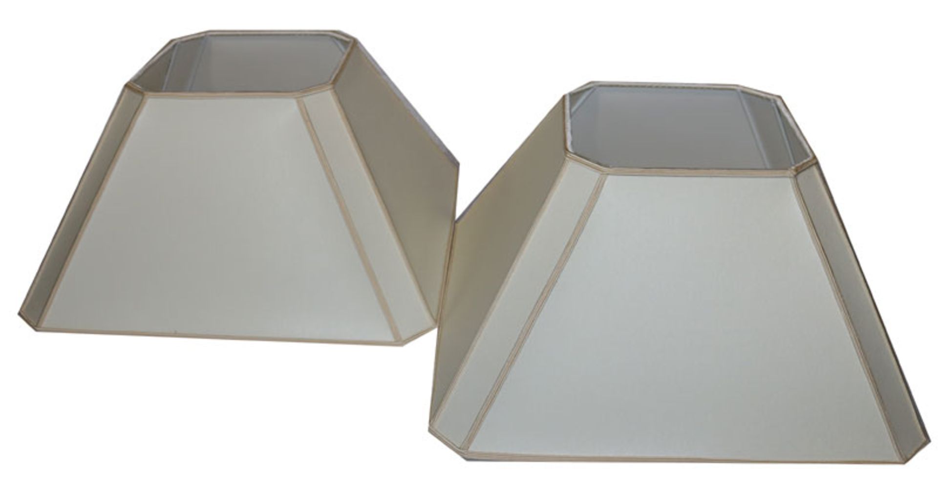 Paar beige Lampenschirme in eckiger Form, neuwertig, H 28 cm, 50 cm x 50 cm