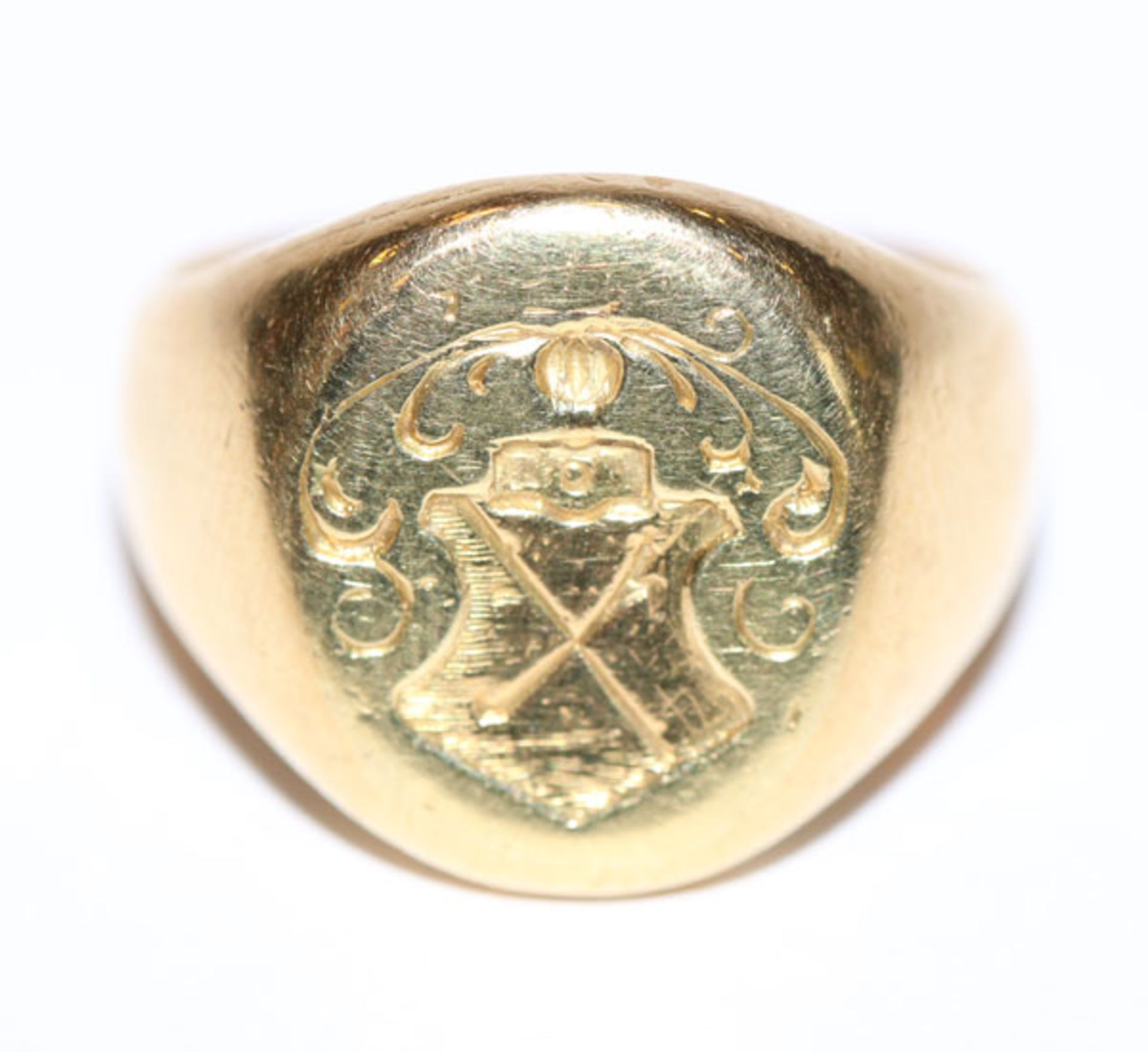 18 k Gelbgold (geprüft) Ring mit Wappendekor, 15,5 gr., Gr. 58