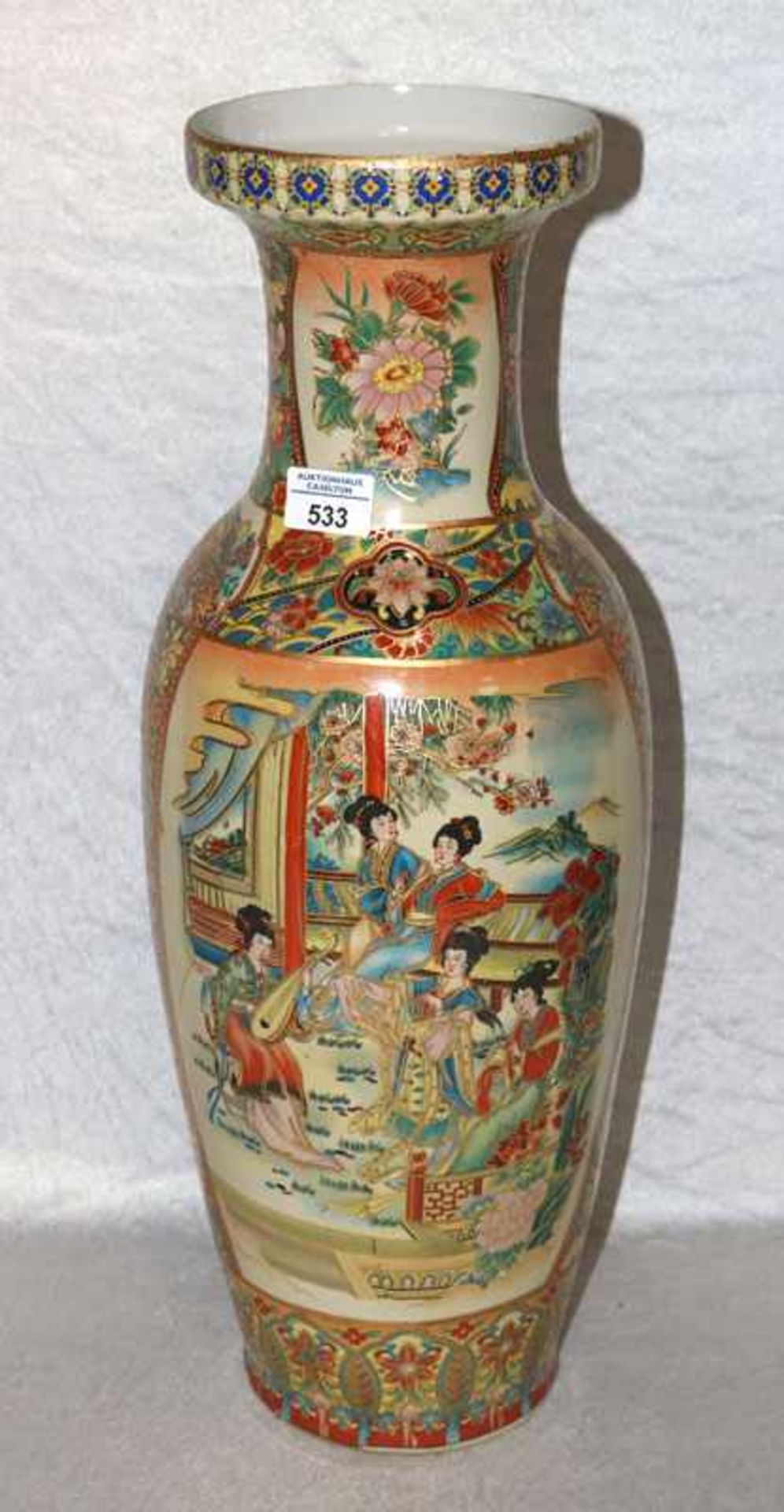 Japanische Bodenvase mit floralem und figürlichem Dekor, H 60 cm, D 23 cm