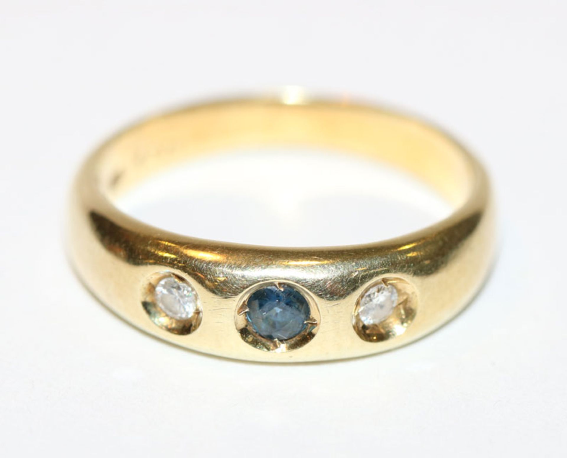 14 k Gelbgold Ring mit Safir und 2 Diamanten, 3,1 gr., Gr. 50