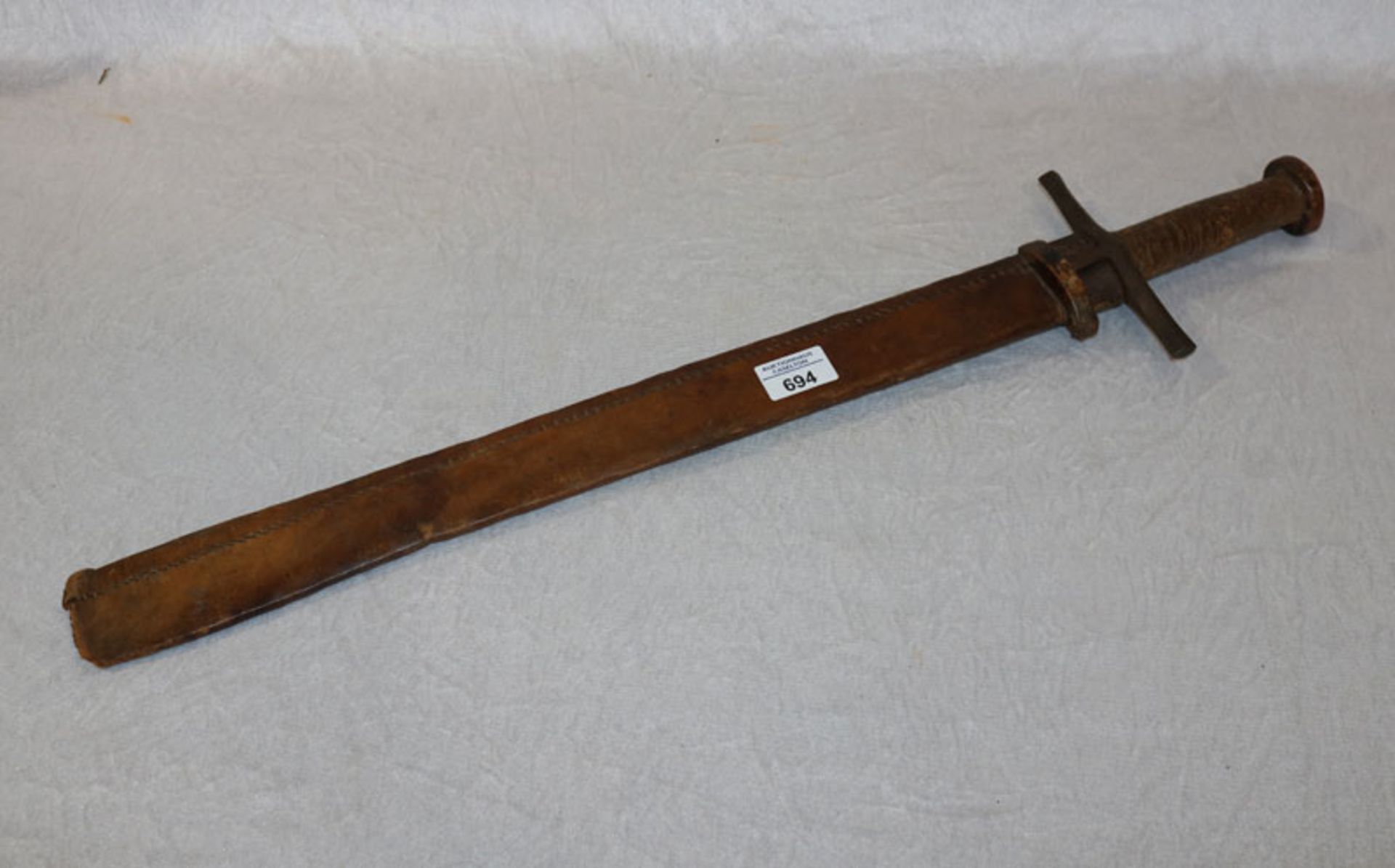 Schwert mit Lederscheide, starke Altersspuren, L 70 cm