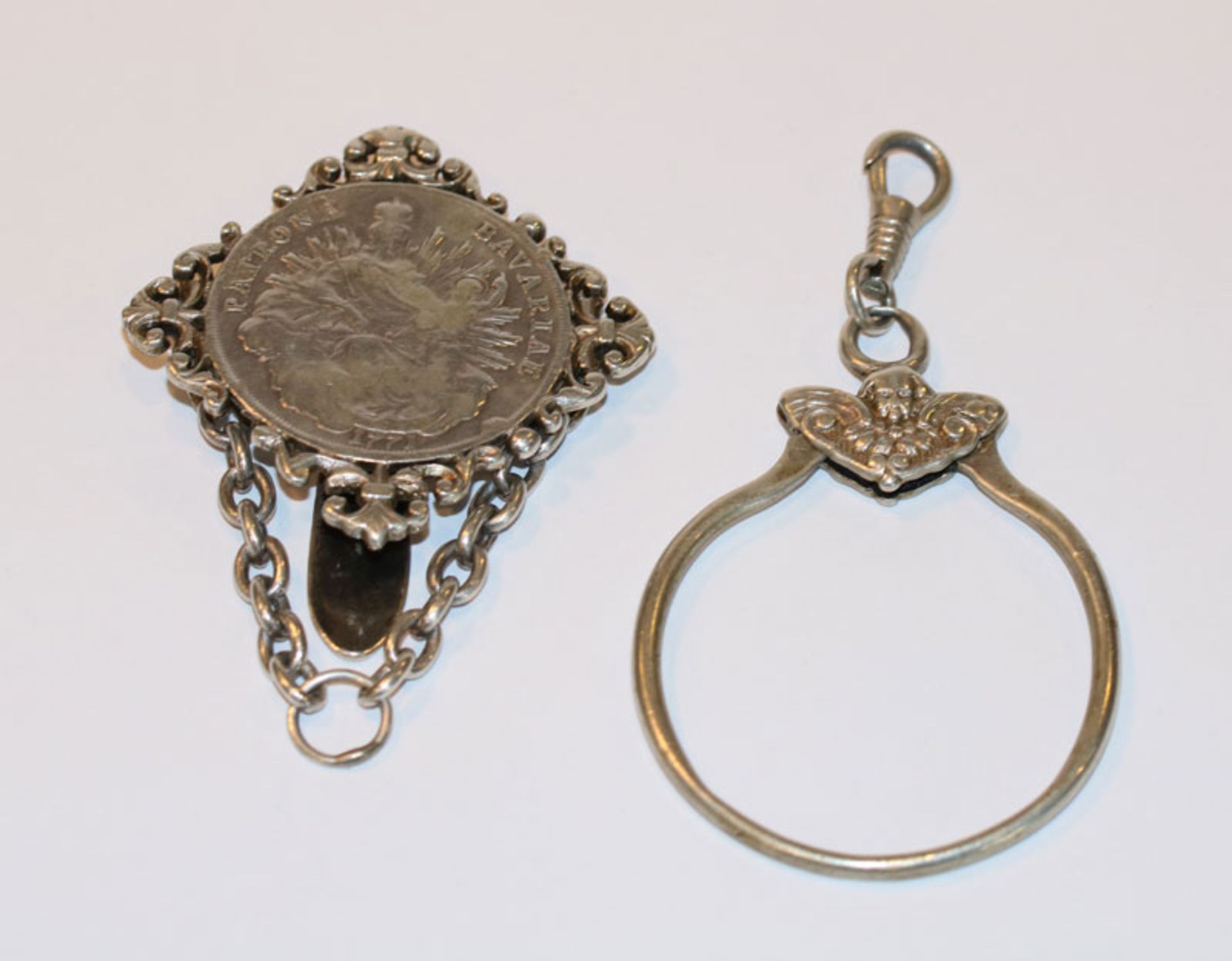 Silber Rockstecker mit Silbertaler 'Patrona Bavaria', L 6 cm, und Silber Schlüsselring, D 5 cm, zus.